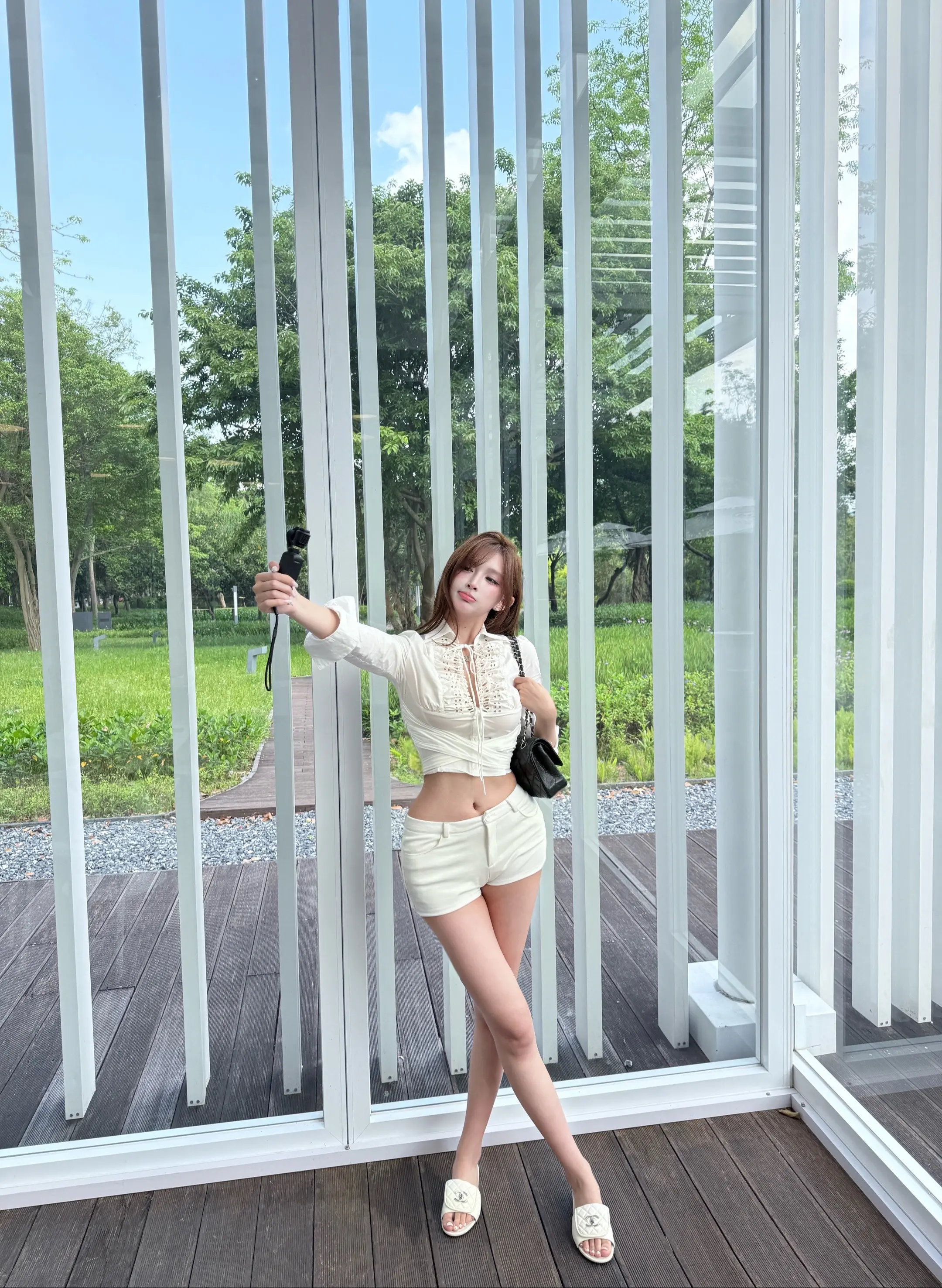 任她们多漂亮 未及你矜贵。