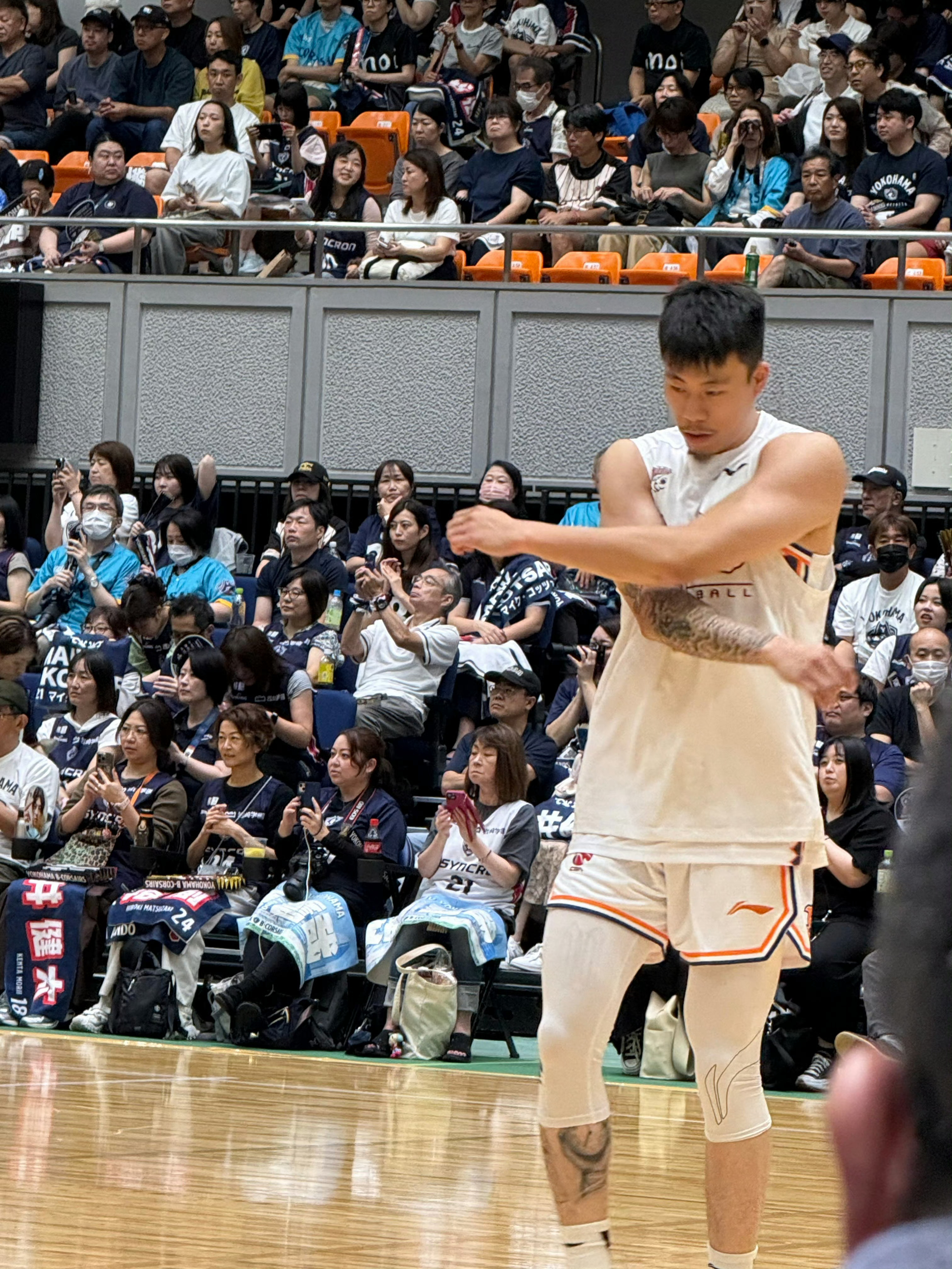 张镇麟[超话]  球迷投稿金金在日本横滨完成了上海队热身赛首秀📷感谢拍摄 ​​