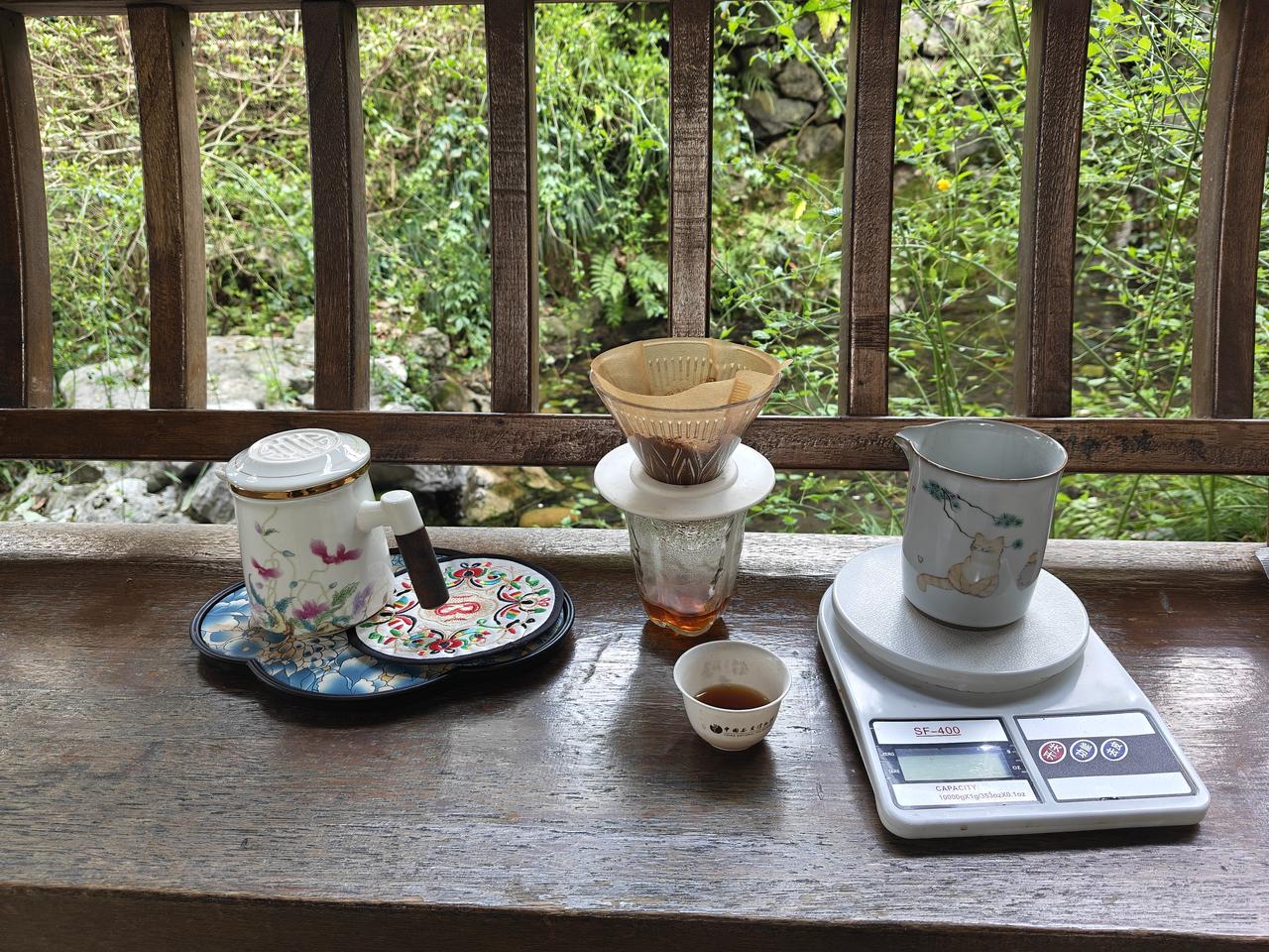 龙井茶与安吉白茶哪个好喝？

双璧茶论
 
狮峰云雾采新芽，玉盏汤清泛碧霞。
清