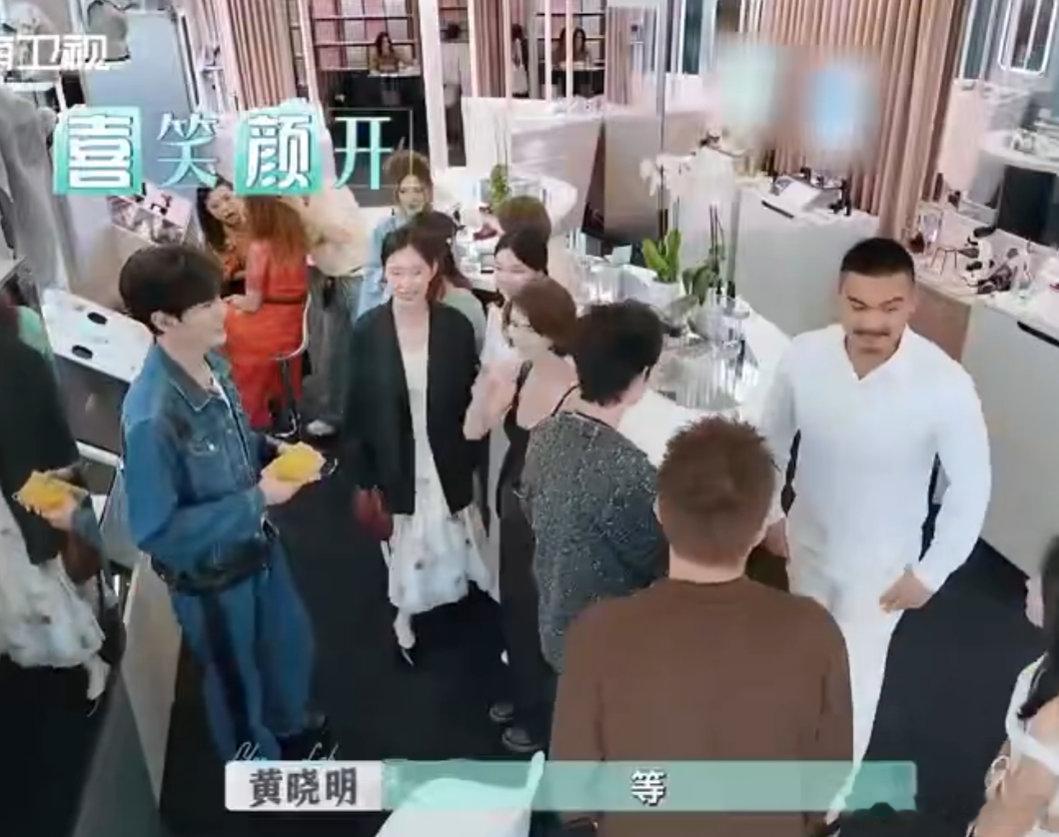尚雯婕黄晓明一个会讲一个会夸尚雯婕黄晓明一个会讲一个会夸太有默契了！尚姐讲得贴心
