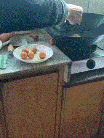 网友:这是什么情况，来个会说的！