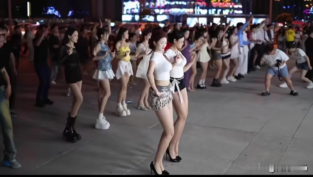 贵阳花果园这群小姐姐天天跳舞，不扰民反成网红打卡地？背后的真相让人点赞！

来贵