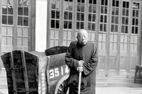 黄金荣比杜月笙大20岁，结果杜月笙63岁先死在上海之外，黄金荣却活到85岁。换你