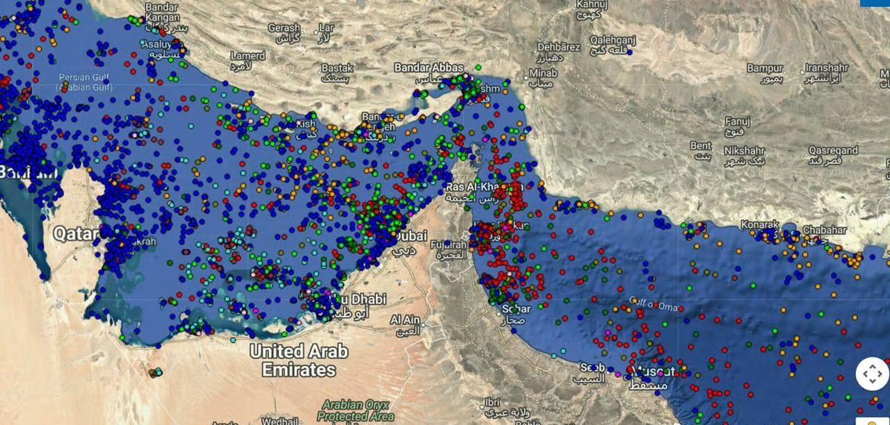这回玩大的了。
路透社报道伊朗伊斯兰革命卫队海军通过甚高频无线电宣布，禁止所有船