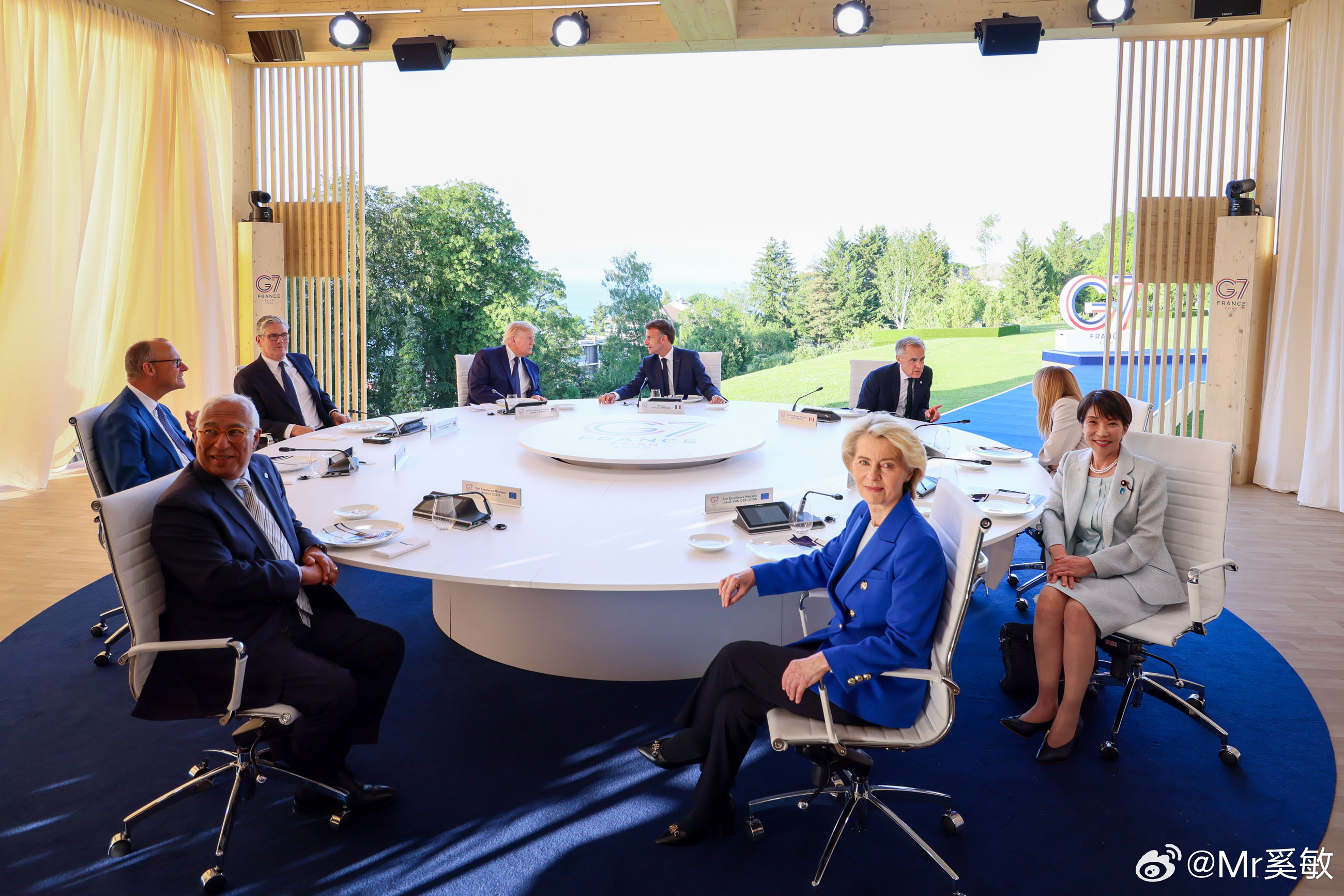 G7峰会的座次，大家看到了什么？高市早苗坐在最后一个。这就是日本在海外的待遇，没