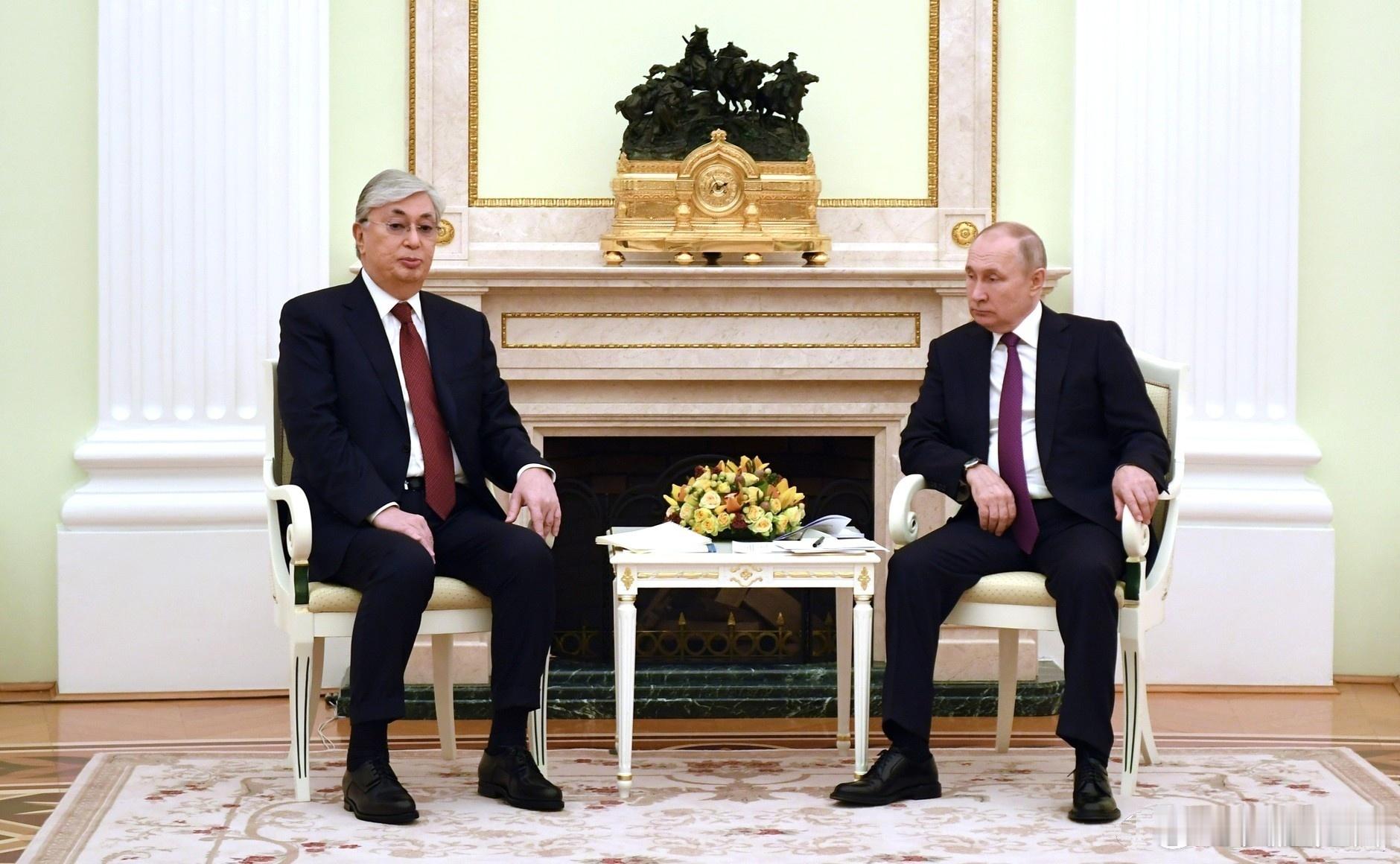 俄哈总统会晤，托卡耶夫说，普京作为杰出的全球政治家，始终奉行旨在加强俄罗斯大国地
