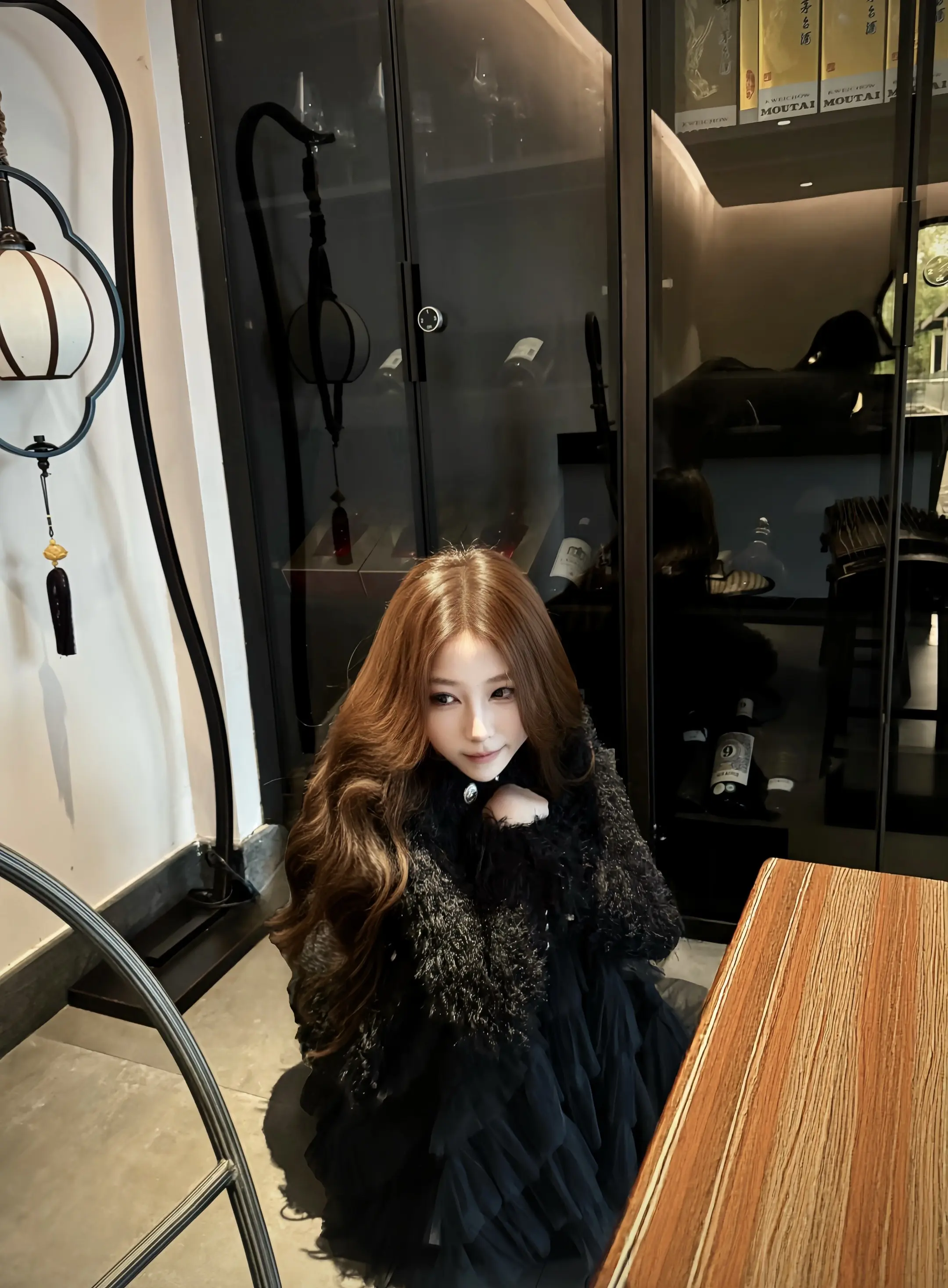 我气血虚 喜欢蹲在地上 在街边 在室内 我希望直到有一天又蹲下 抬头看...