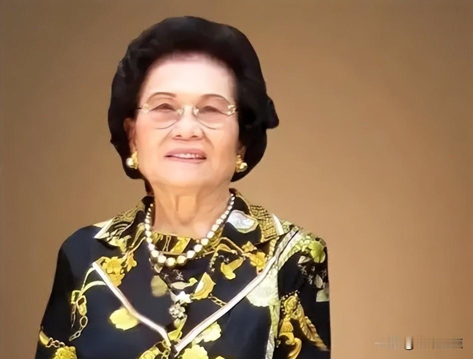 千亿女首富，为何落得子女反目无人送终？
说起香港最有钱的女人，很多人第一时间想到