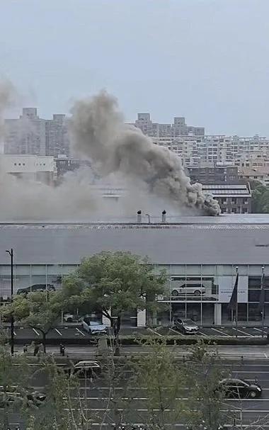 【即时新闻】上海闵行区某4S店烤漆区烘箱突发火情，消防迅速响应化险为夷

来源：