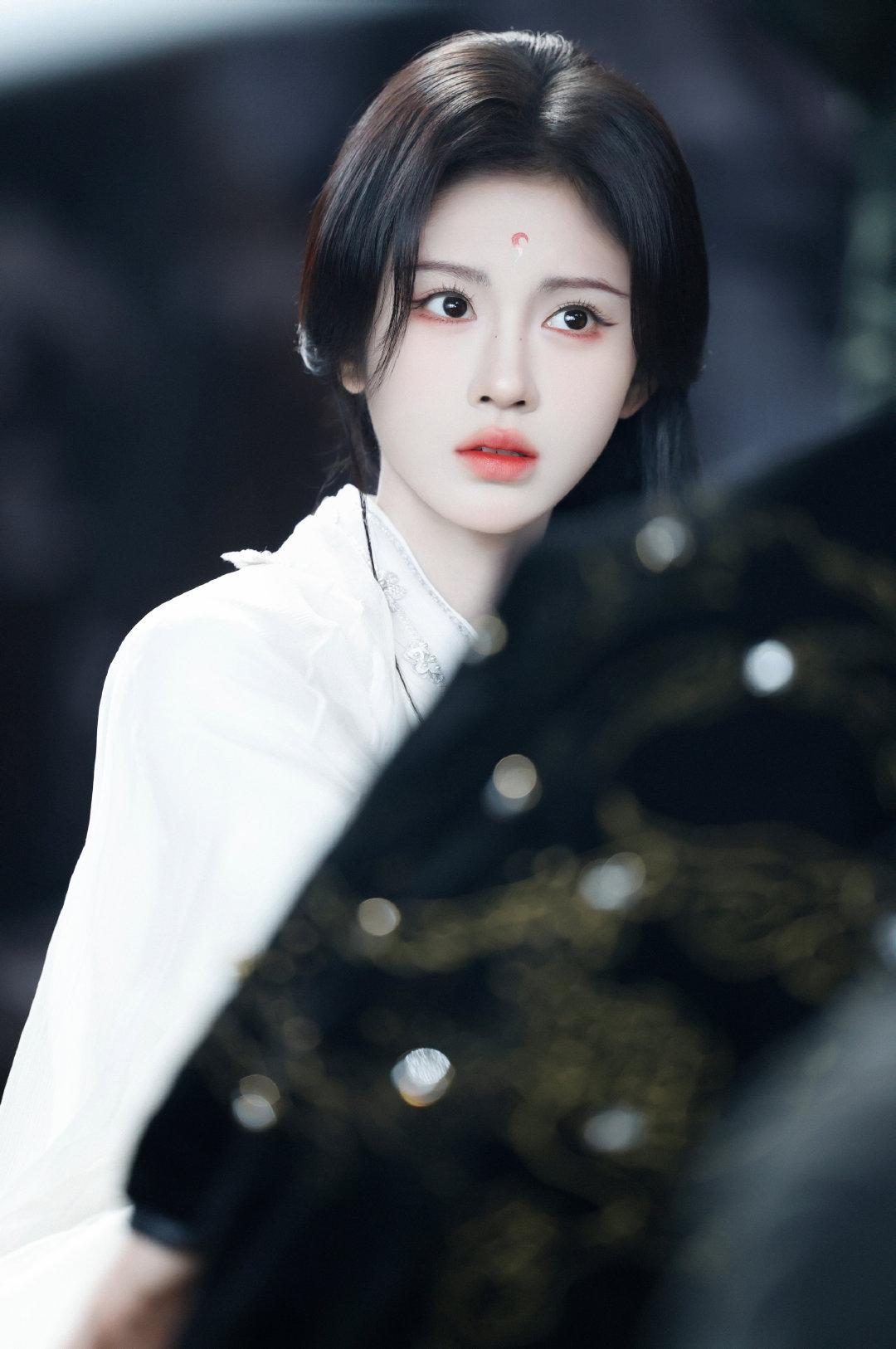 jjy鞠婧祎来战 jjy鞠婧祎阿黛 “玫瑰之所以是玫瑰，是风与光的眷顾，更是视线