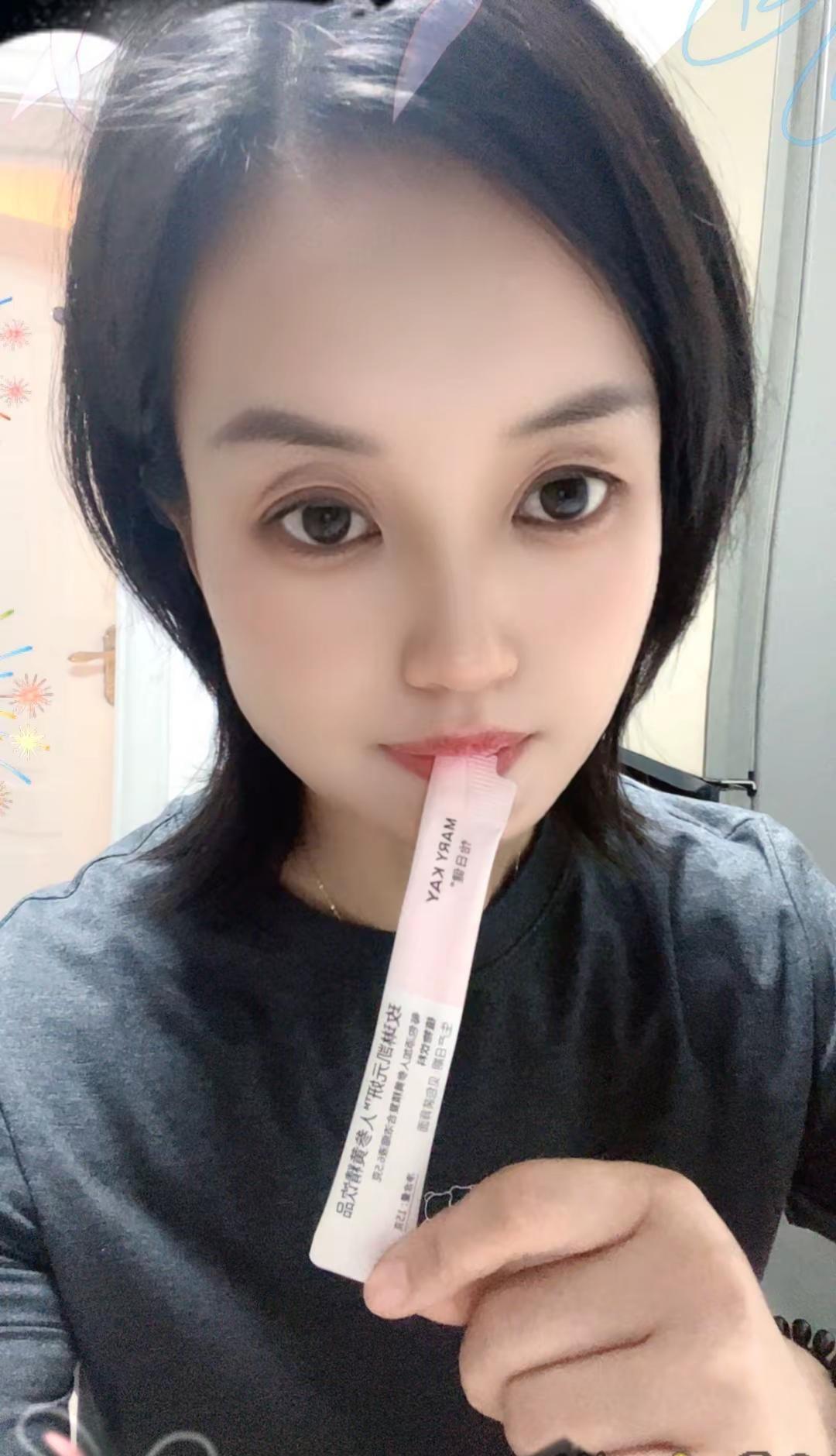 舒展匀称的身形，自带独一份自信气场。晒出今日均衡三餐，坚持日常饮食养护。无需繁杂