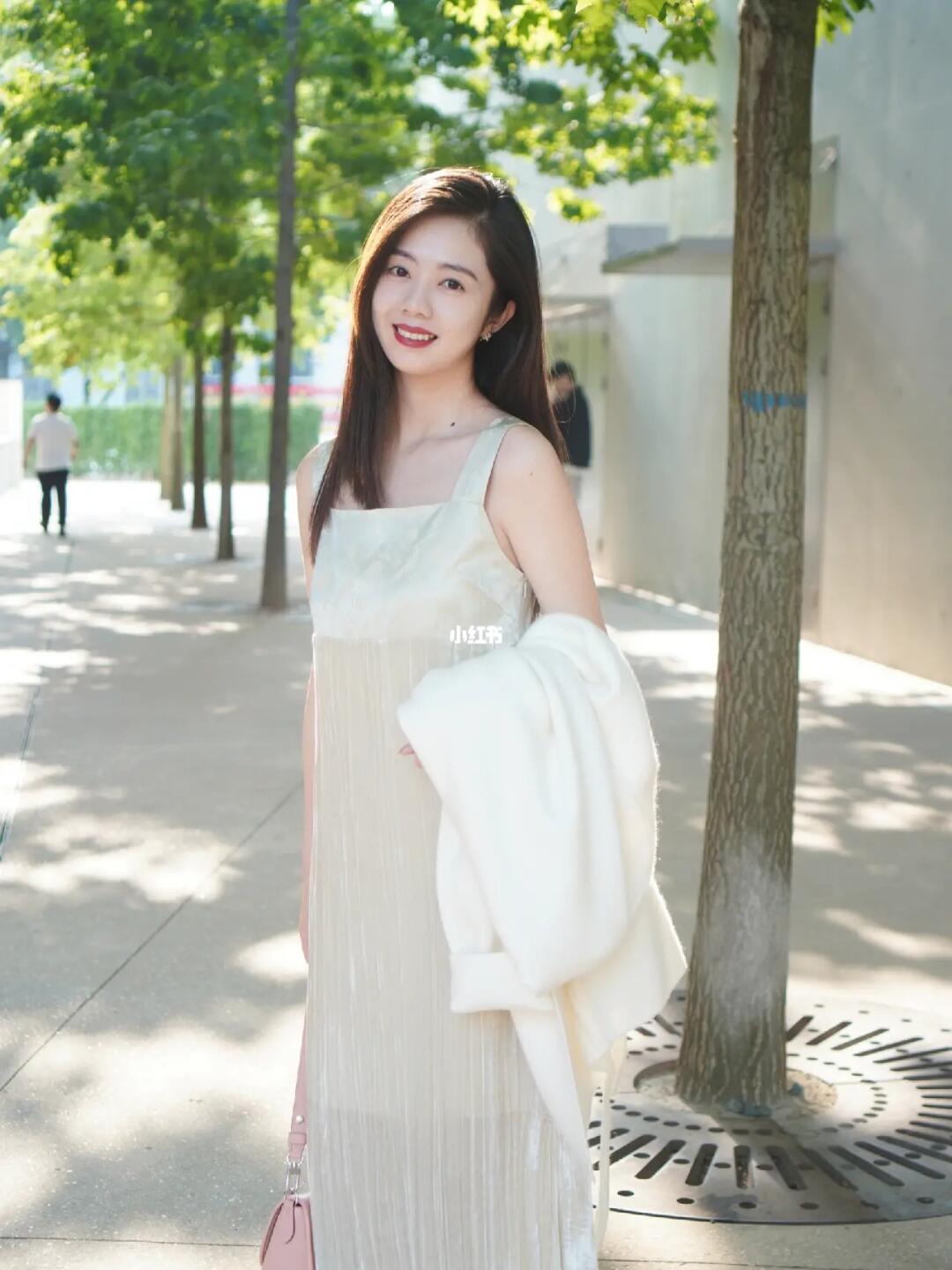 能量饱满的女生特点：灵动并有生命力。