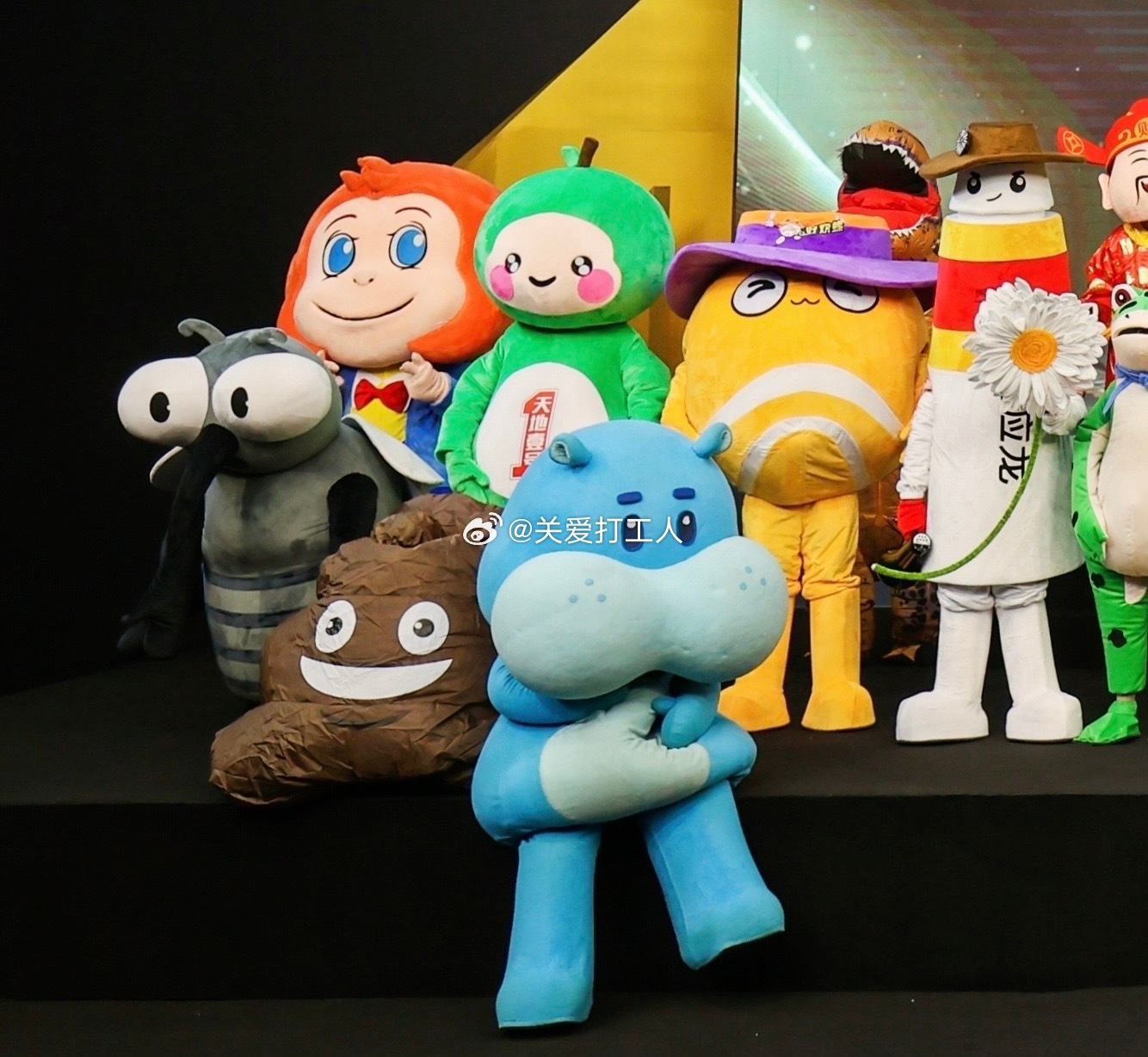 这届颁奖梗多的我无从下手，面具一戴，谁也不爱，会整活就多整点！#现在扮公仔要求这