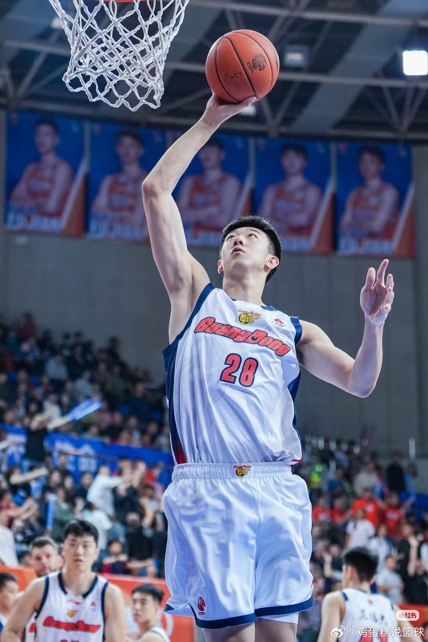 CBA 广东男篮内线要缺兵少将了，王少杰不会留在广东宏远，即将回归北控男篮。 