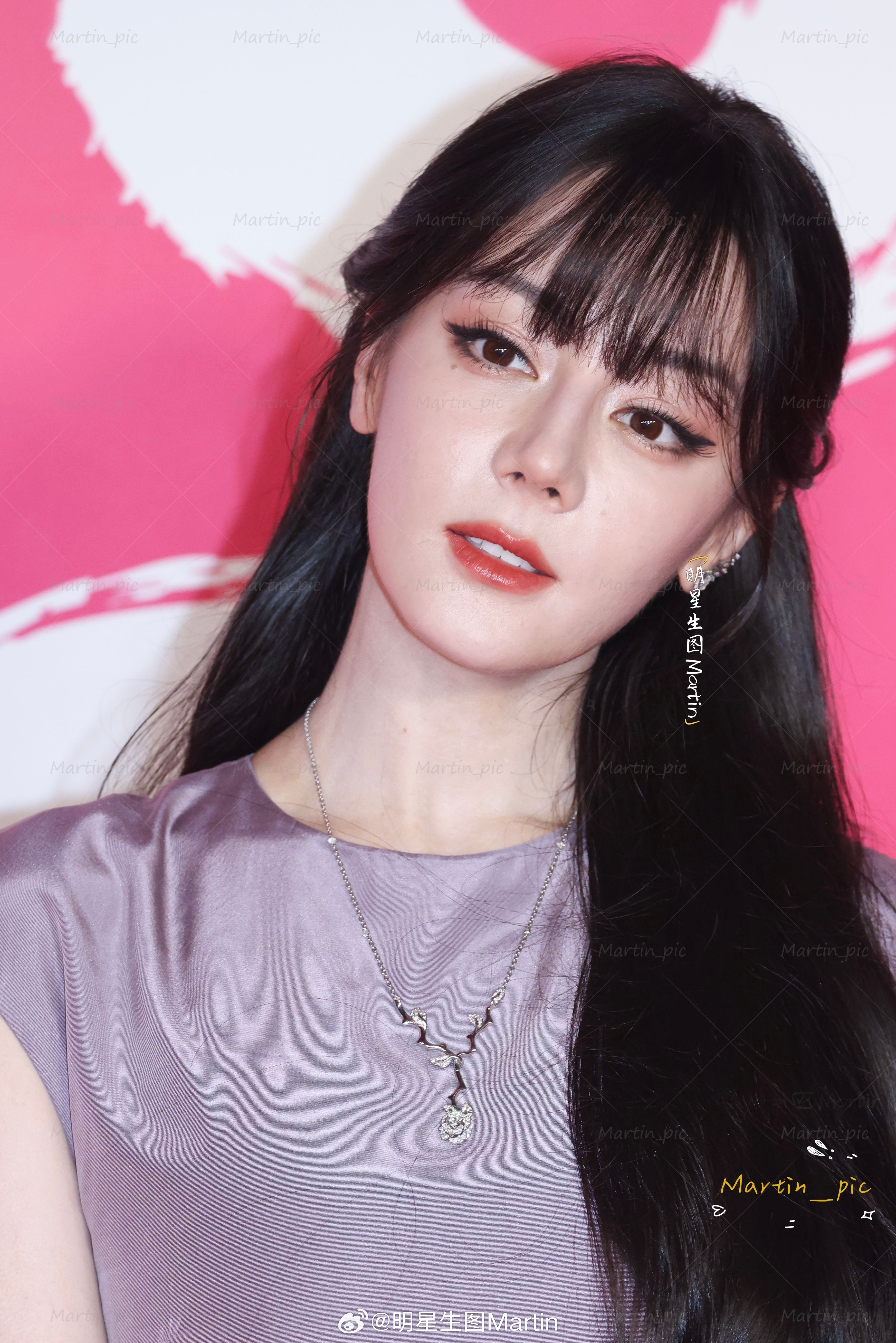 迪丽热巴有高度近视迪丽热巴  在复制粘贴的时代，你是手写的诗