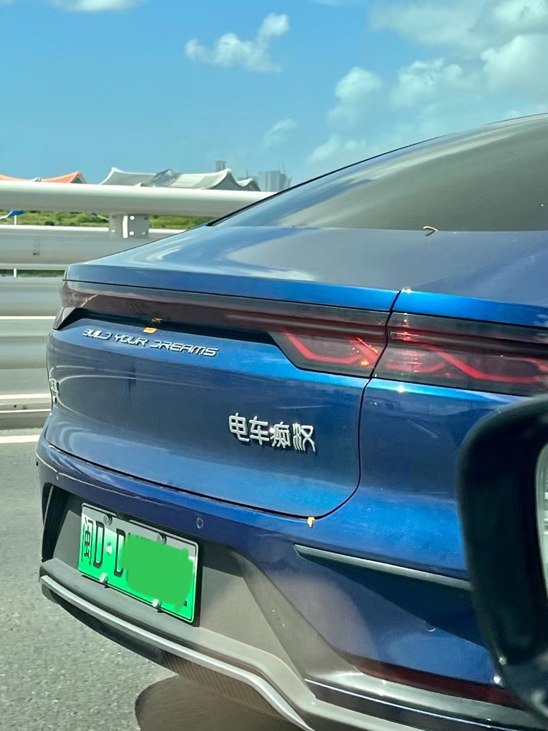 好家伙，这是有多痴迷电动车呢？[哈哈][哈哈]#car时尚##我与汽车的日常##