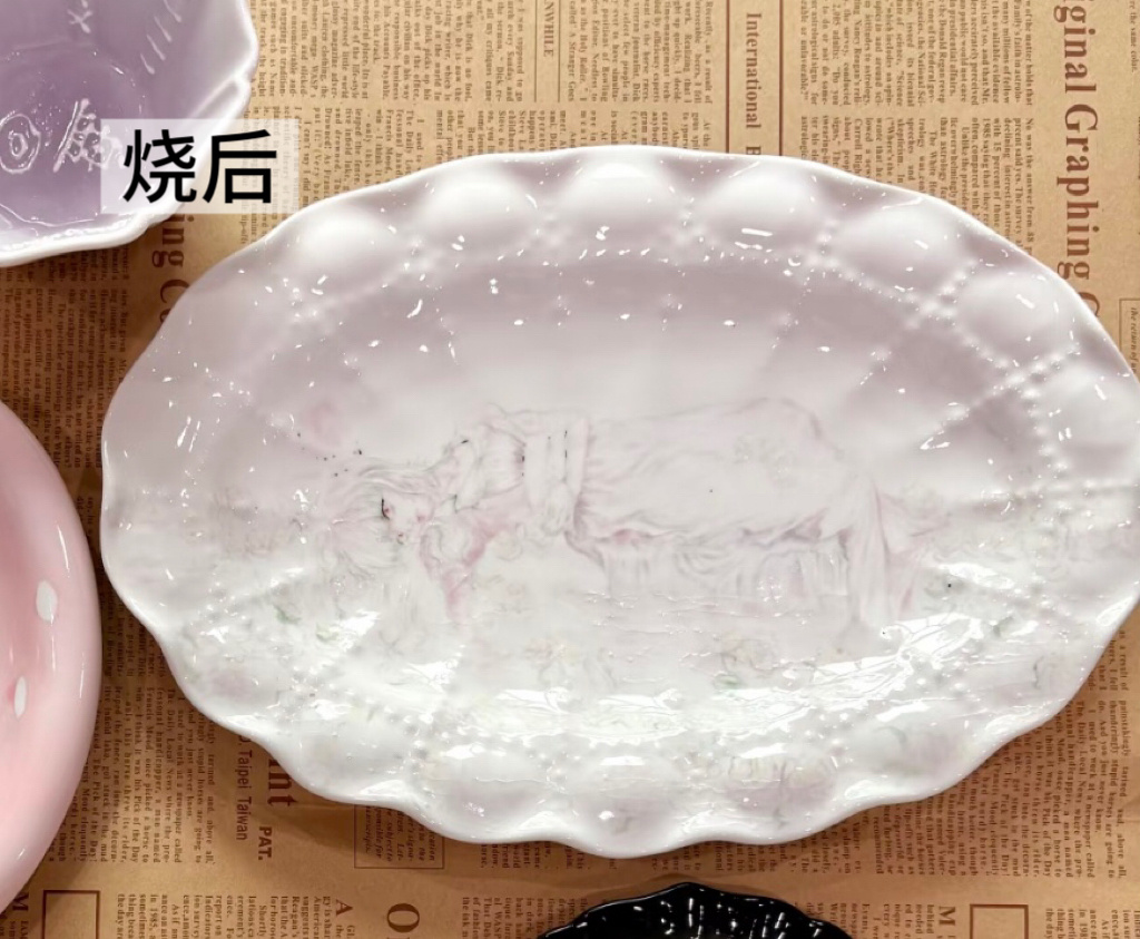 画陶瓷太细致的下场be like用尽全力画了一个超级满意的图案，但因为太细太浅，