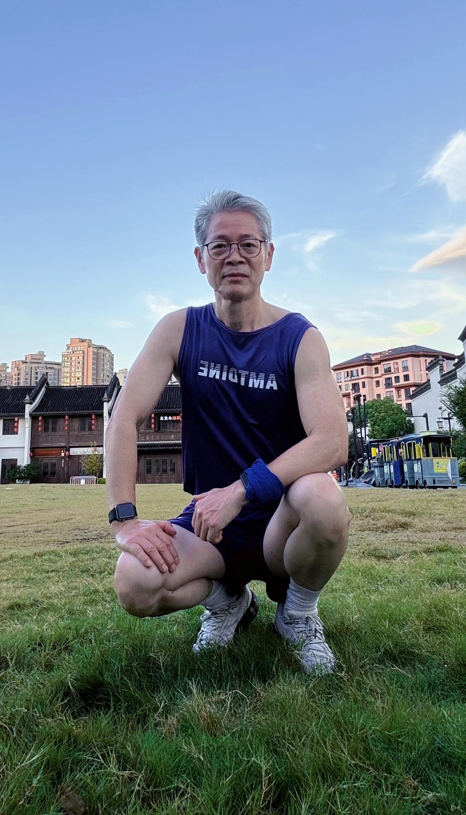 人这一生30岁时拼尽全力搞钱，总觉得健康可以往后放一放；
40岁时一边察觉身体走