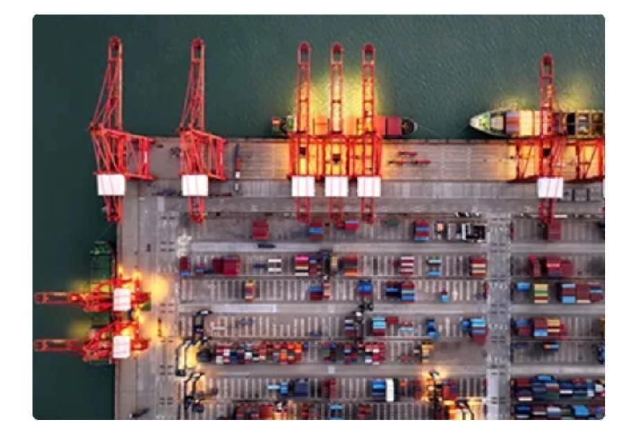 中国贸易顺差首次超1万亿美元，《华尔街日报》都称这是里程碑、前所未有。今年前11