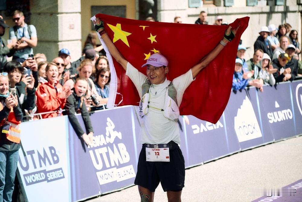 8月30日，2025环勃朗峰超级越野赛（UTMB）传来震撼消息：藏族选手四郎多吉