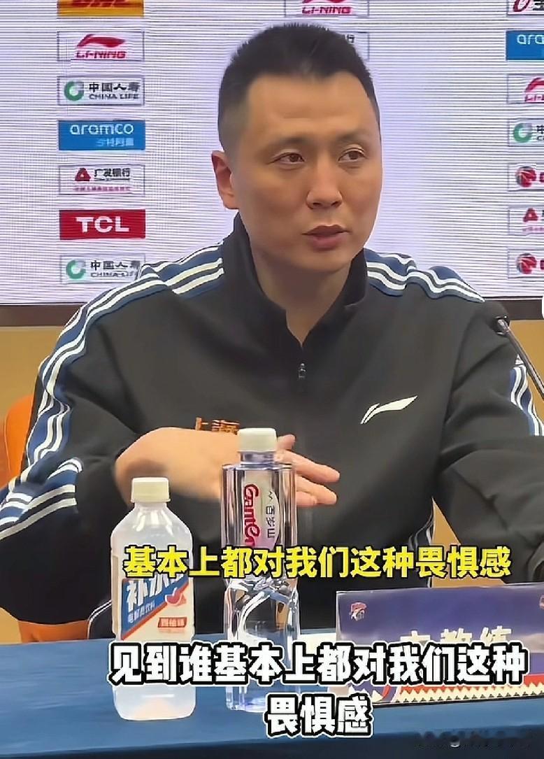 卢伟心想事成！
对阵北京男篮前，卢伟表示自家球队两名外援无法参赛，所以今晚比赛并