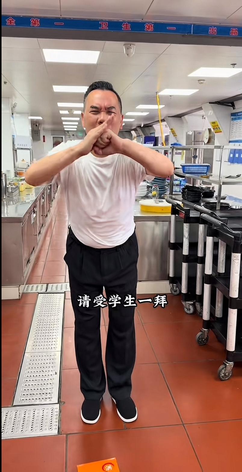 上海阿牛哥认怂了，抱拳向自己的恩师张大炮道歉。今天他说看到张大炮的视频，句句不提