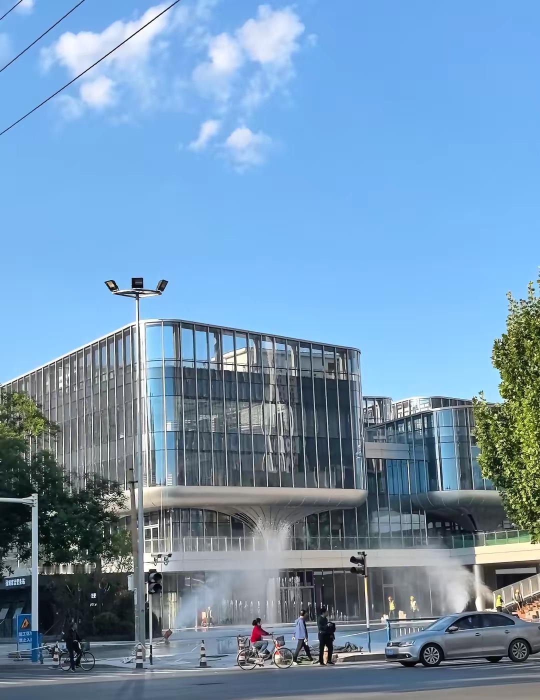 😲很难想象这竟是老谈固公交站！！ 以为东胜对面建的是商场今天一看好家伙 老公交