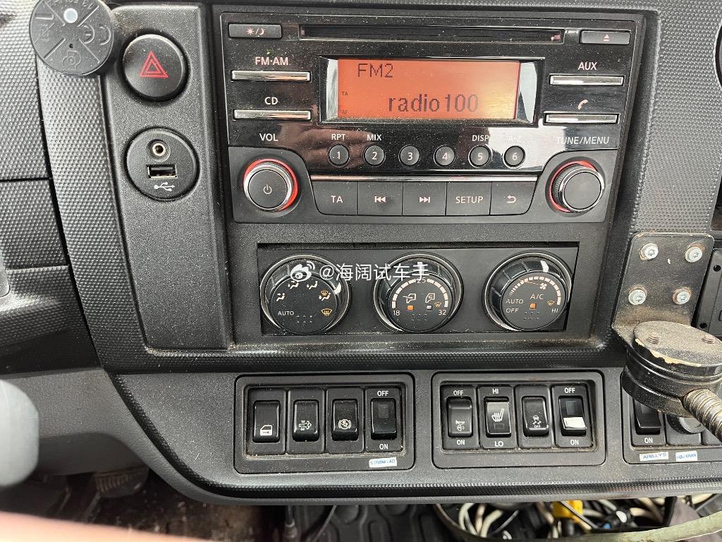 雷诺D系列D 7.5 180卡车，这是个吊车版，2018年在丹麦上的牌，开了七万