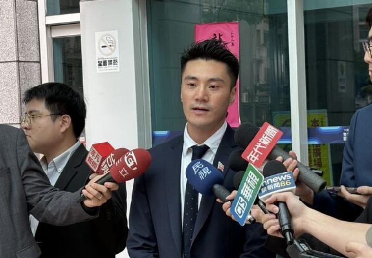 蓝营青年丁瑀批国民党真破口是郑丽文，叫嚣大陆才是敌人！

国民党发言人萧敬严近日