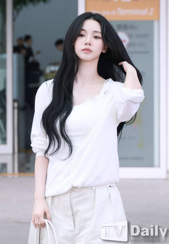 柳智敏金玟庭出发世界杯行程 柳智敏机场新闻图 Karina好美好灵动🤍 
