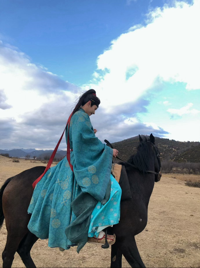 徐振轩十八宫格晒碧血蝉杀青照徐振轩碧血蝉杀青晒照 114天的故事告一段落，十八宫