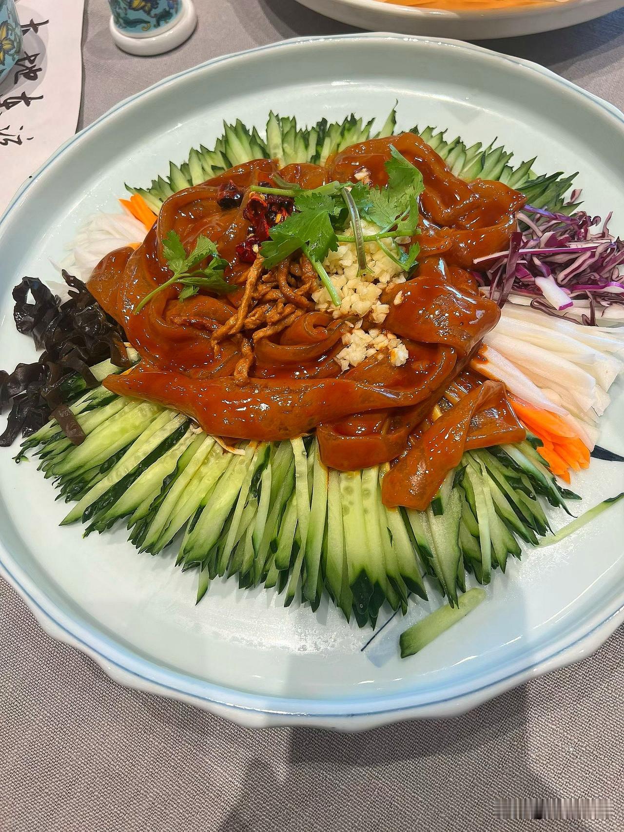 天热了，分享一道有名的东北凉菜，东北大拉皮的做法，爽口解腻还好吃，喜欢的朋友可以