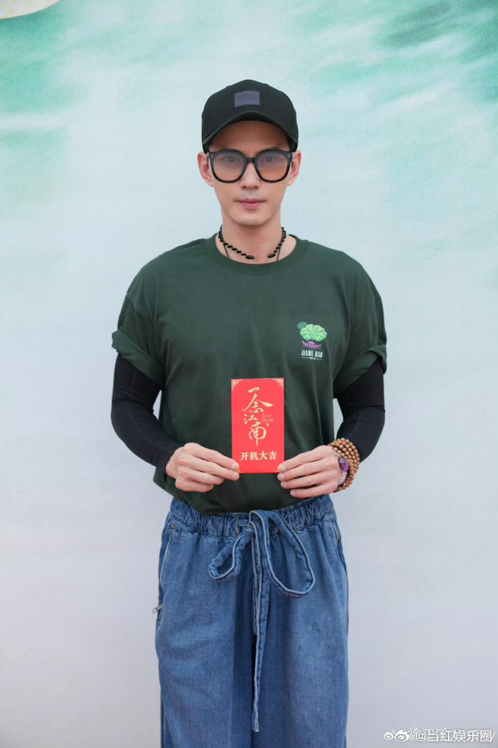 徐正溪原名是徐政徐正溪本名是徐政很多老剧迷刚刚知晓，徐正溪本名徐政。艺名承载多年