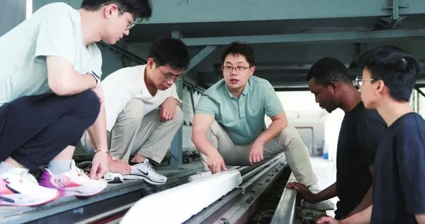 “追风”三十载 青春任驰骋——记“中国青年五四奖章集体”、中南大学轨道交通空气动力与碰撞安全技术创新团队