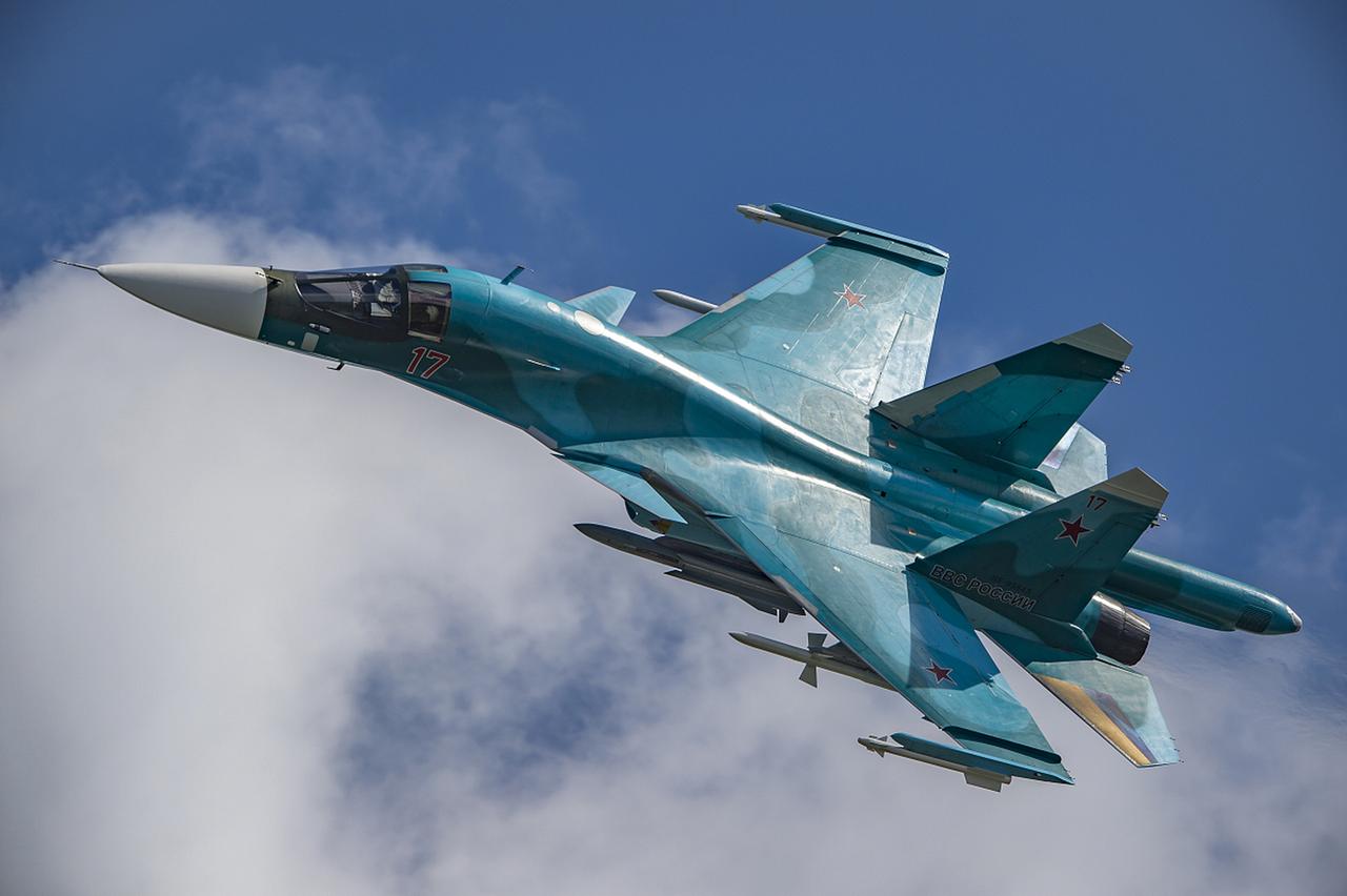 日前俄方发布了Su-34机组成功躲避乌军“爱国者”防空导弹拦截的新闻——

该机