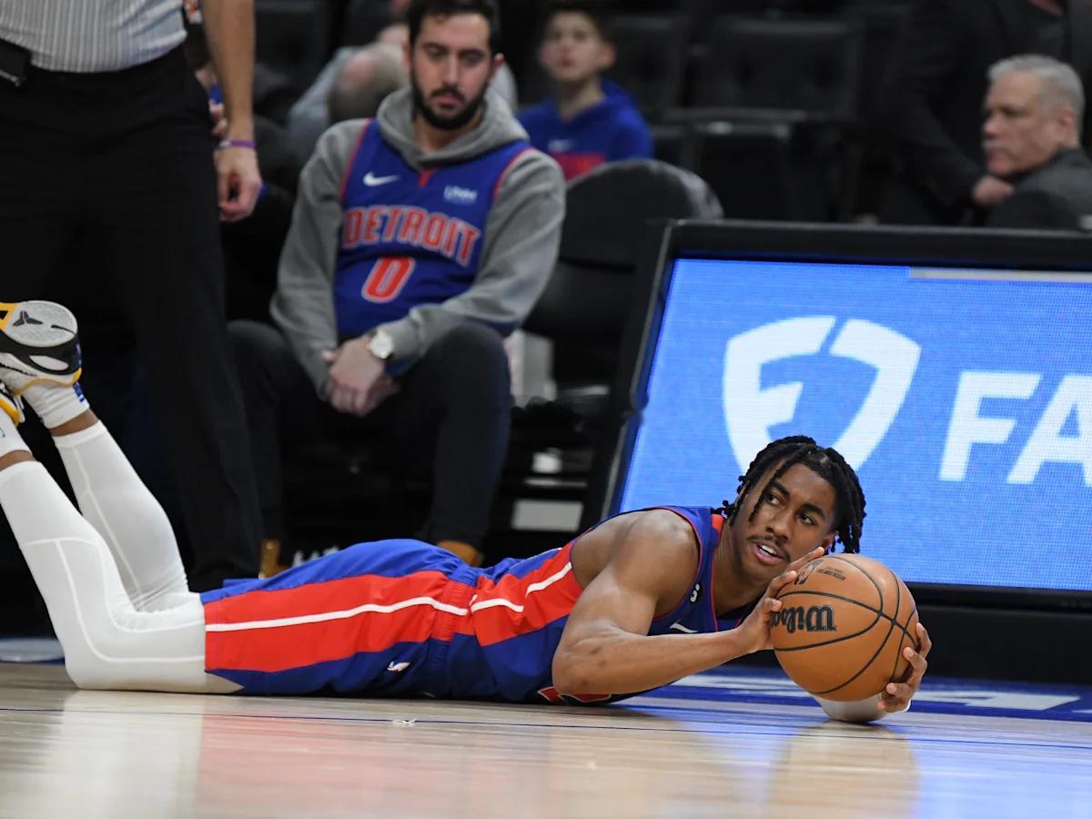 感觉艾维还是没有走出伤病的阴影。看起来这个赛季到目前为止的数据不算糟糕，还是能够