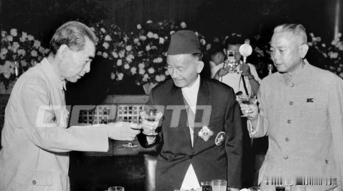 1969年6月11日，周恩来出席庆祝尼泊尔国王马亨德拉50诞辰招待会。早在196
