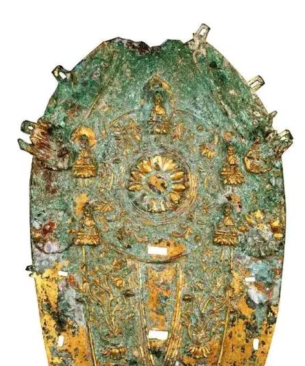 1984年，泰安一农民挖出一18斤铜锈疙瘩，觉得没用便拿来压酸菜，谁知2个月后妻