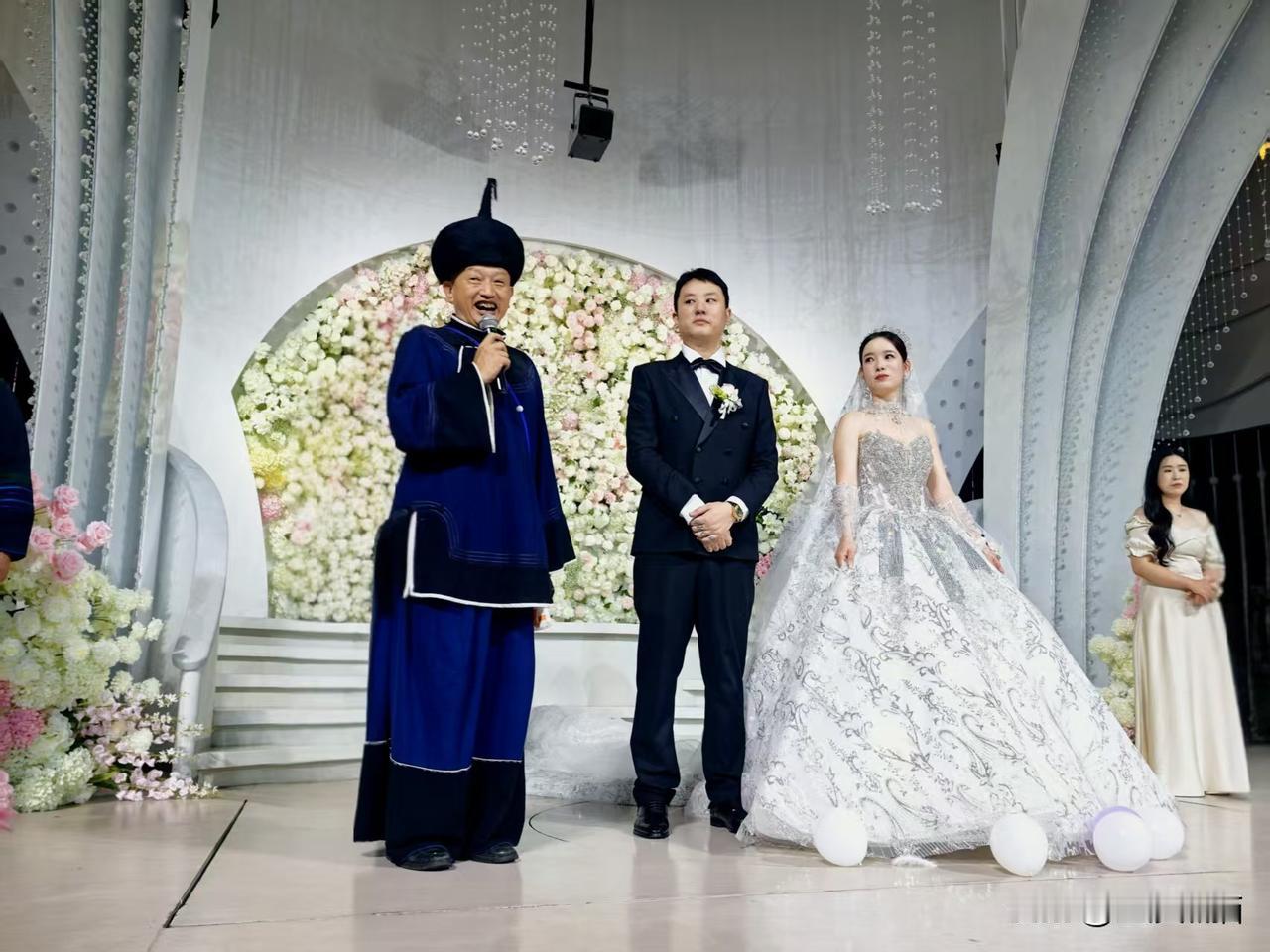 西昌彝族婚礼（3）婚礼
彝族人有着强大的家族群体和传统习俗，接受了高等教育，经历