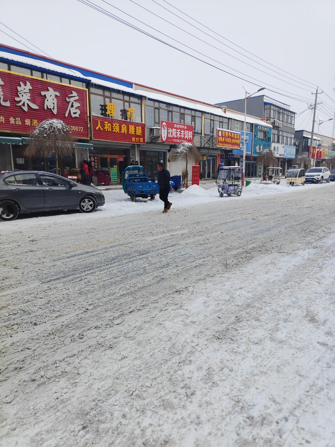 今年冬天的不同这是我们镇里的冬天街道