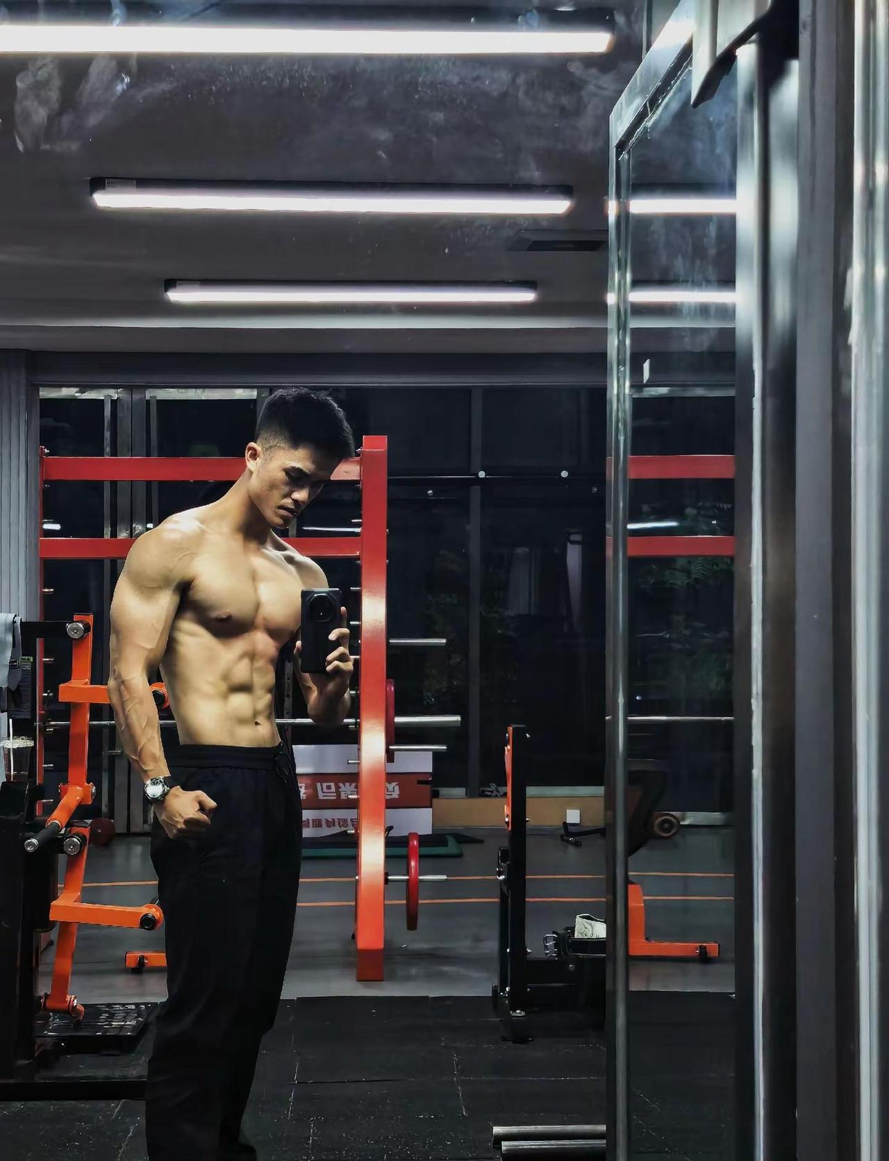 千山万仞只登一步。随拍 记录 健身 腹肌