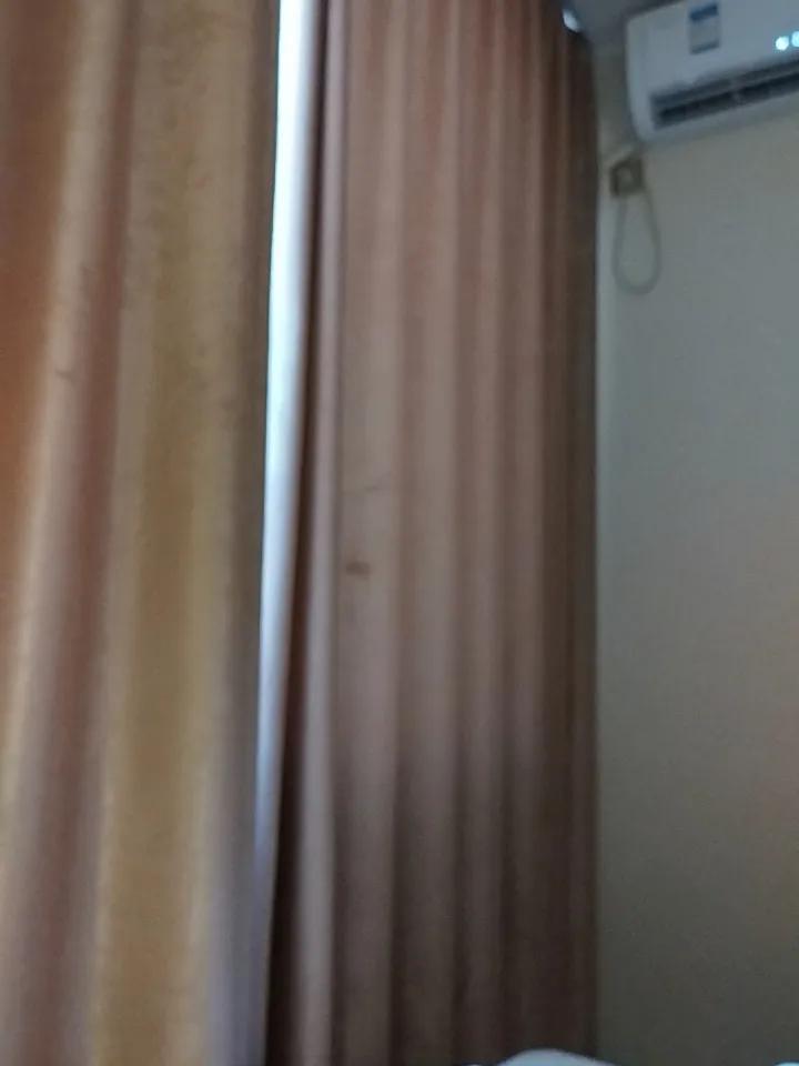 国庆过后第二次自驾331国道。昨天入驻集安一宾馆。

宾馆虽然门脸看着不大，但共