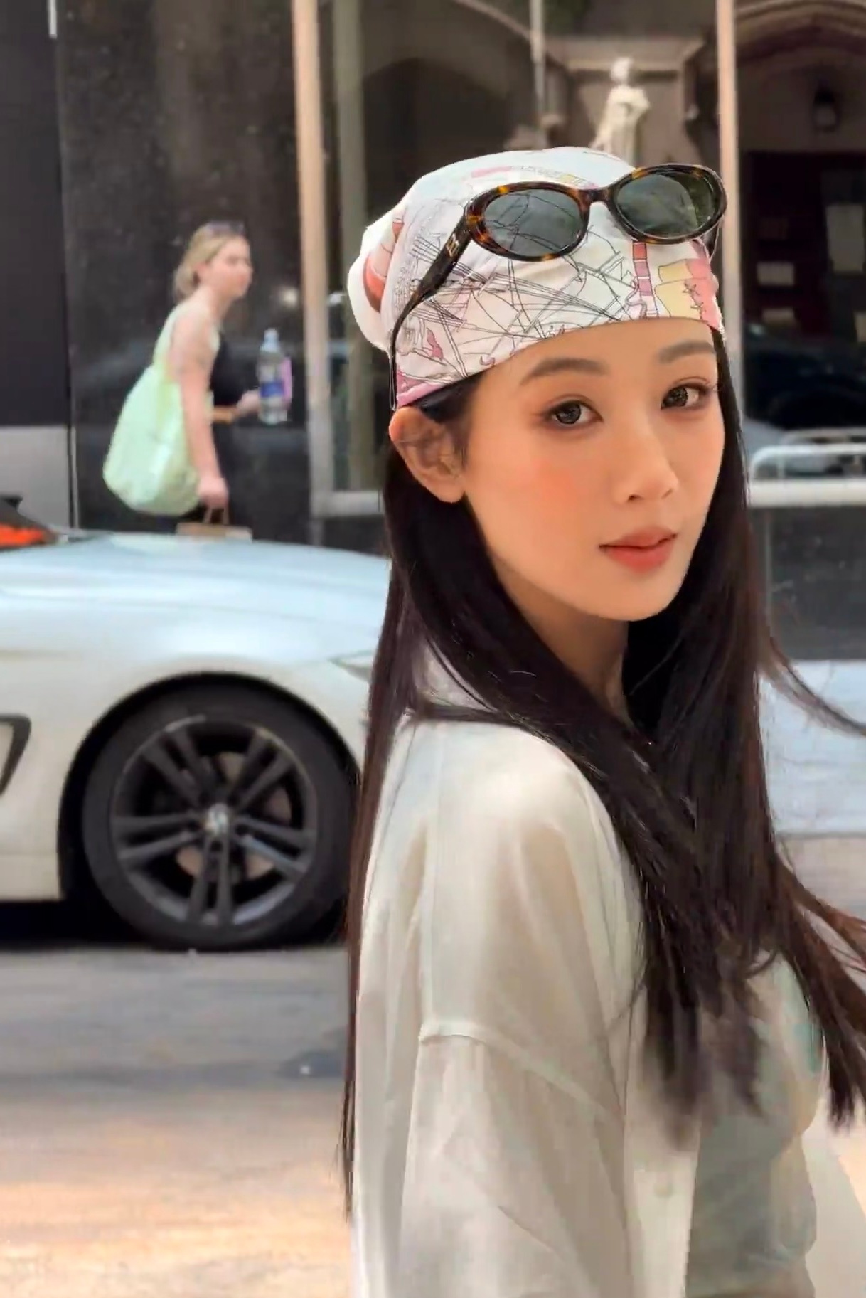 杨紫这套装扮太美啦又新鲜又浪漫杨紫观战世界杯决赛