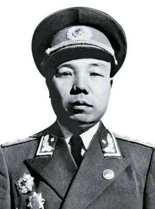 当毛主席在得知萧华即将成为广西省委书记时，立马就回电给华中局，表示：“这个人不合