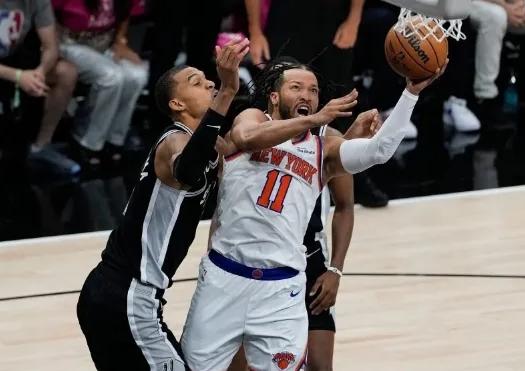 令马刺绝望的不是0：2落后，而是连续丢掉两个主场。
在NBA历史上，总决赛0：2