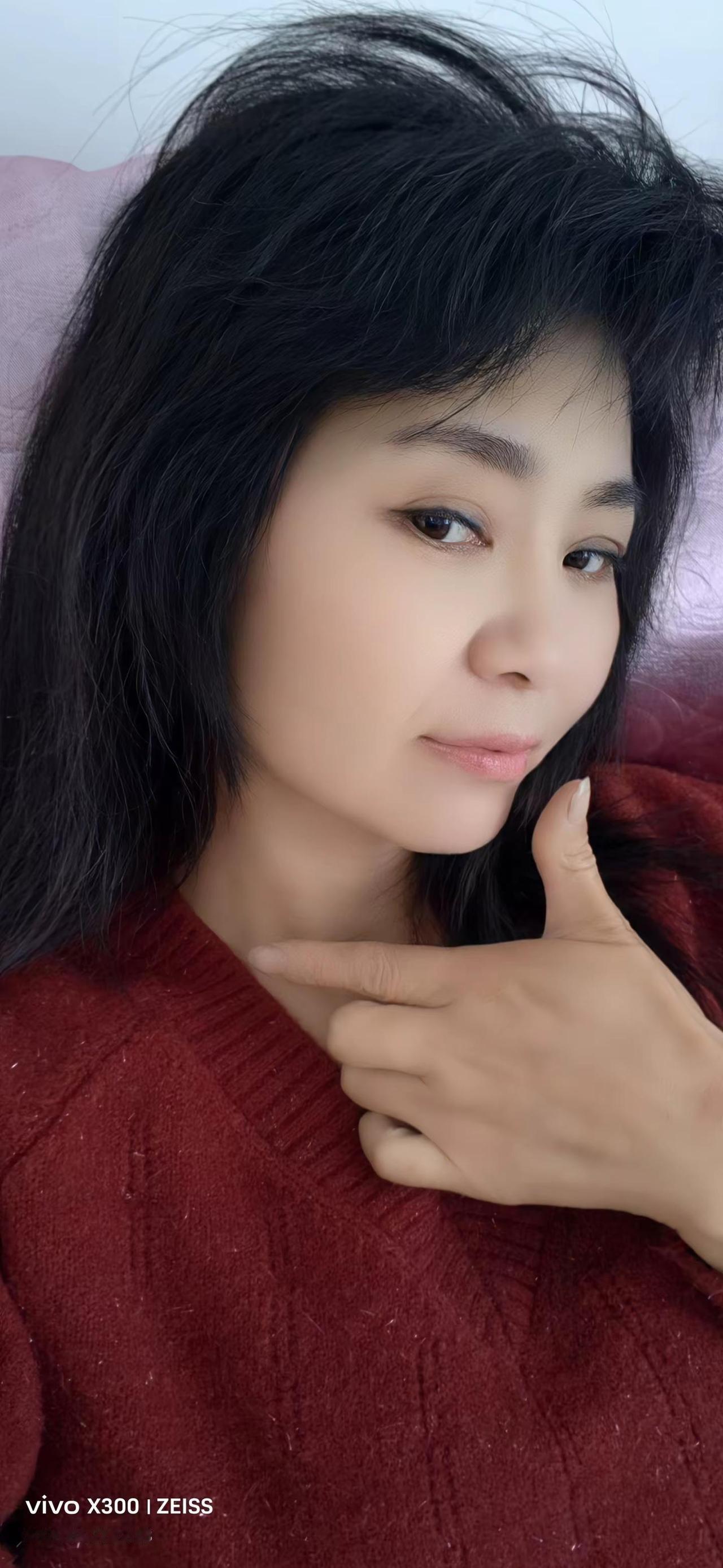 进退两难的境界，抬头有抬头纹，低头有法令纹，不笑运气差，一笑脸又大，真是难搞，锁