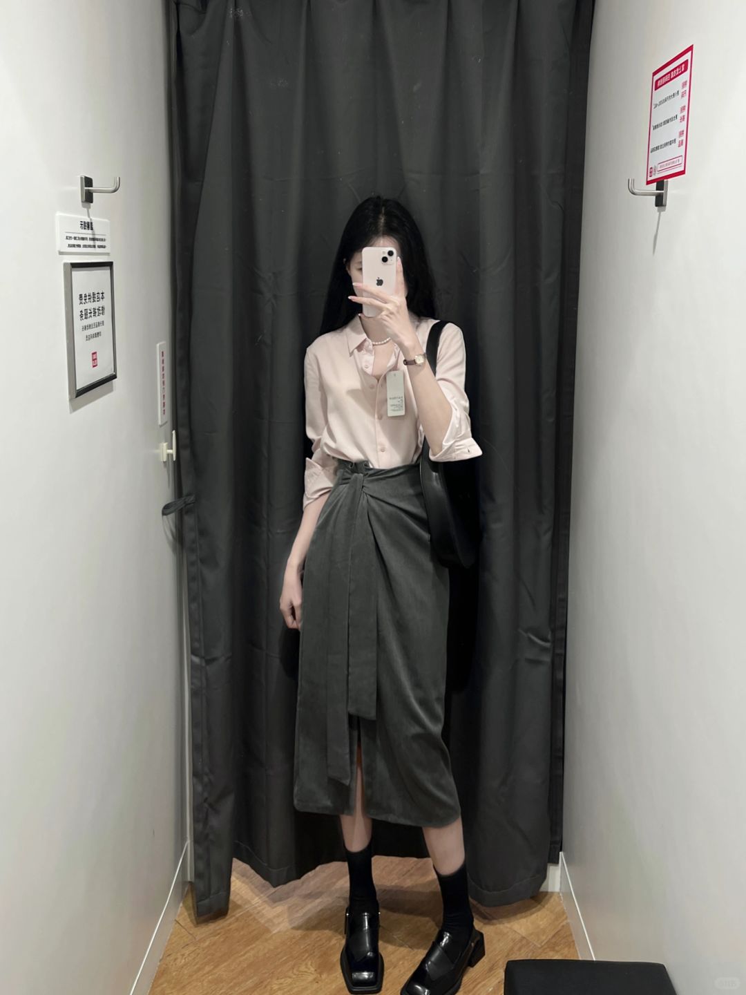 我趣~优衣库一眼超温柔的小衫😭99小裙好显瘦…
