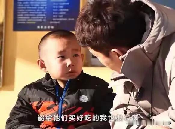 “我妈走了，我爸坐牢了，我爷爷死了，回家的时候我也想哭，但是我会憋着，因为我不想