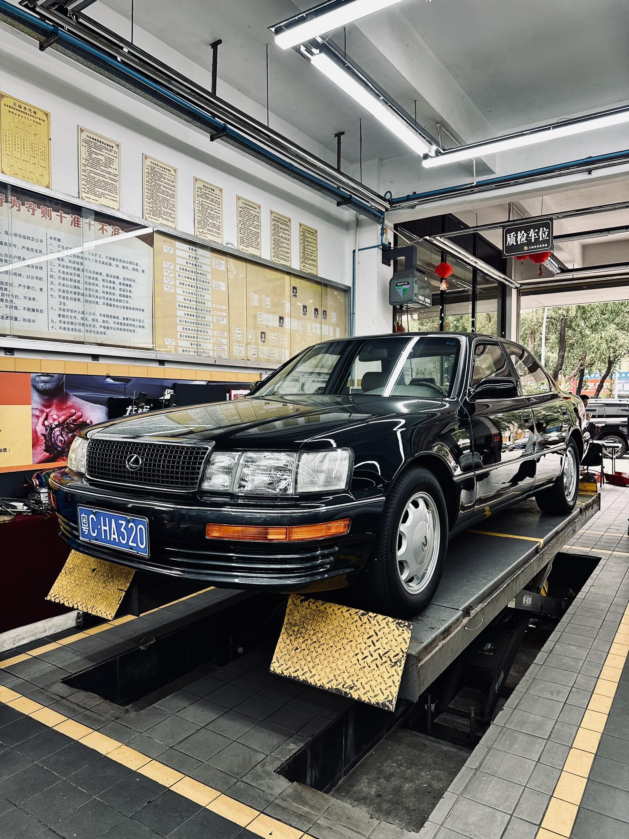 这老凌志十个月一共才跑了四百公里，来汽车养老院给老凌志报道检查一下，四...