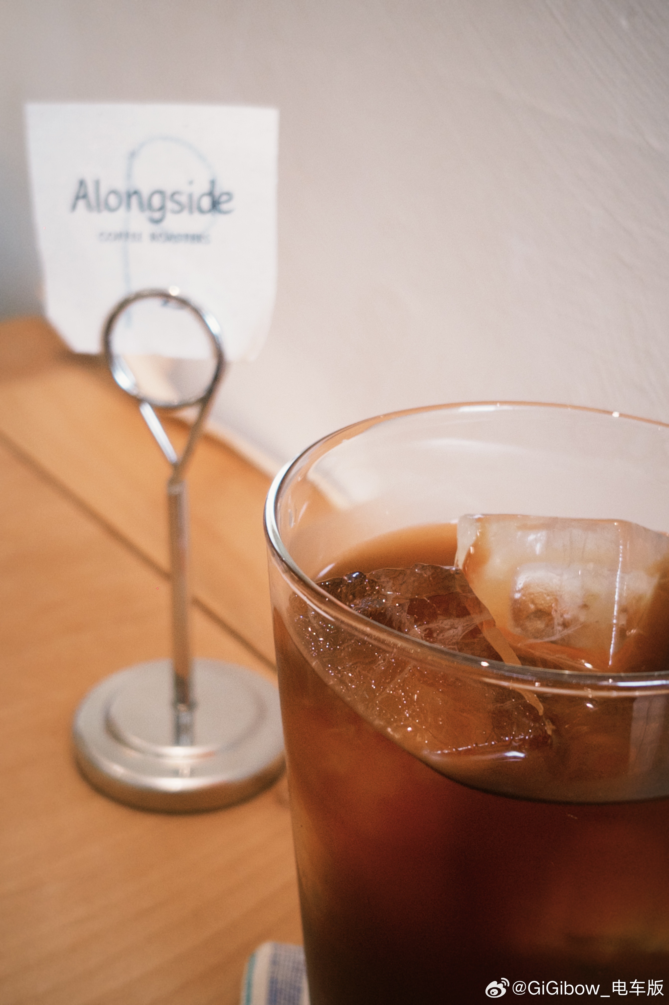 下着雨，湿漉漉的春天周末找一家咖啡店喝一杯，再健一下身生活好像变简单了日常碎片p